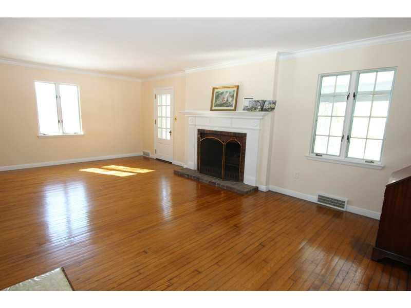704 Valleyview Road Mt. Lebanon, PA 15243 - Photo 4 of 25 Living Room.