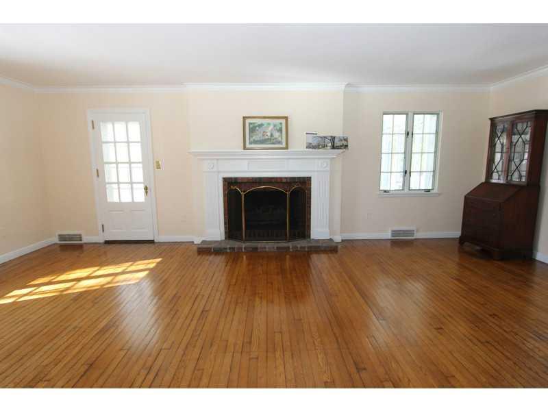 704 Valleyview Road Mt. Lebanon, PA 15243 - Photo 5 of 25 Living Room.