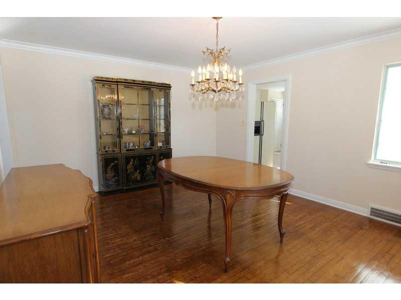 704 Valleyview Road Mt. Lebanon, PA 15243 - Photo 8 of 25 Dining Room.