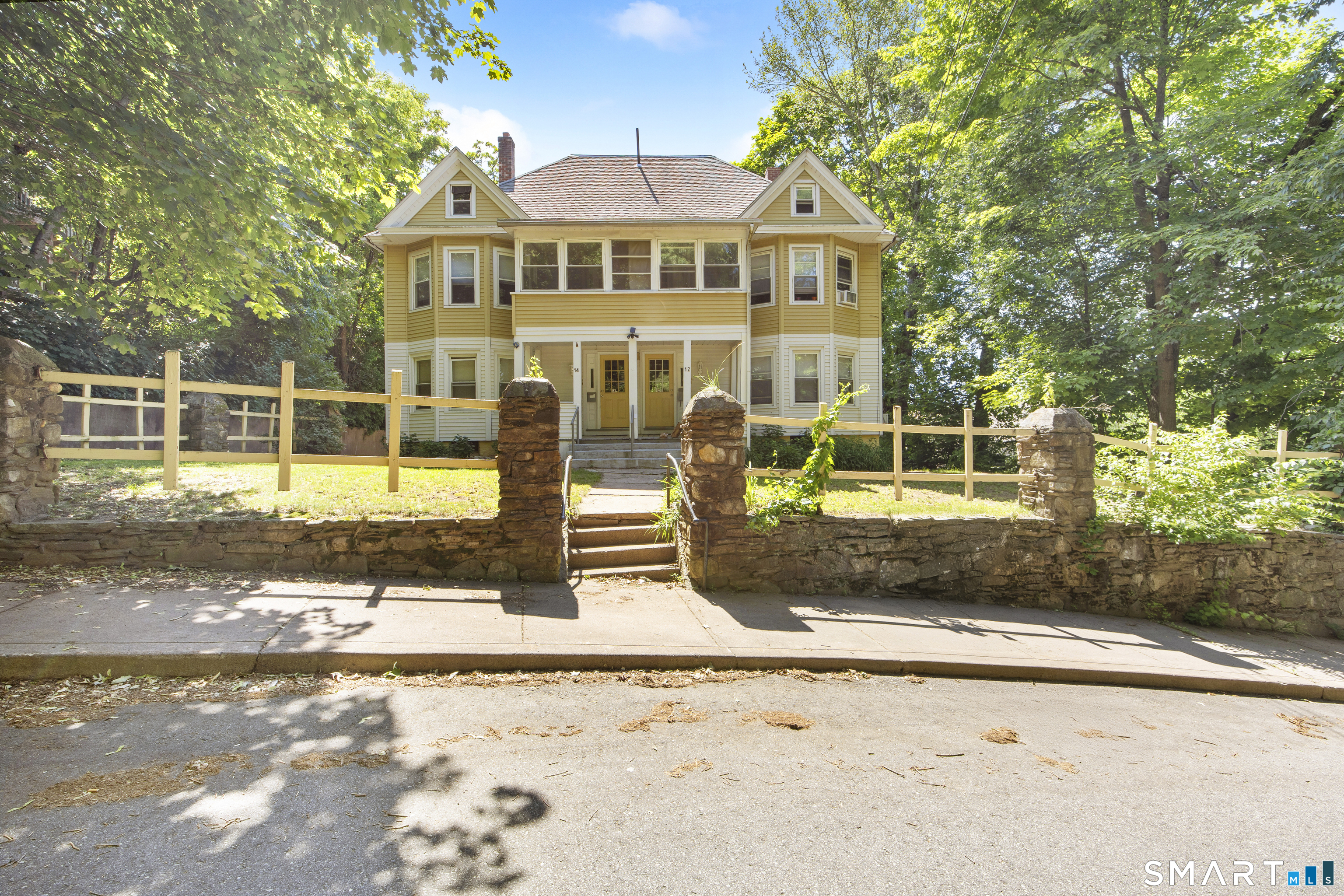 12 Arch Street Manchester, CT 06040 - Photo 1 of 40