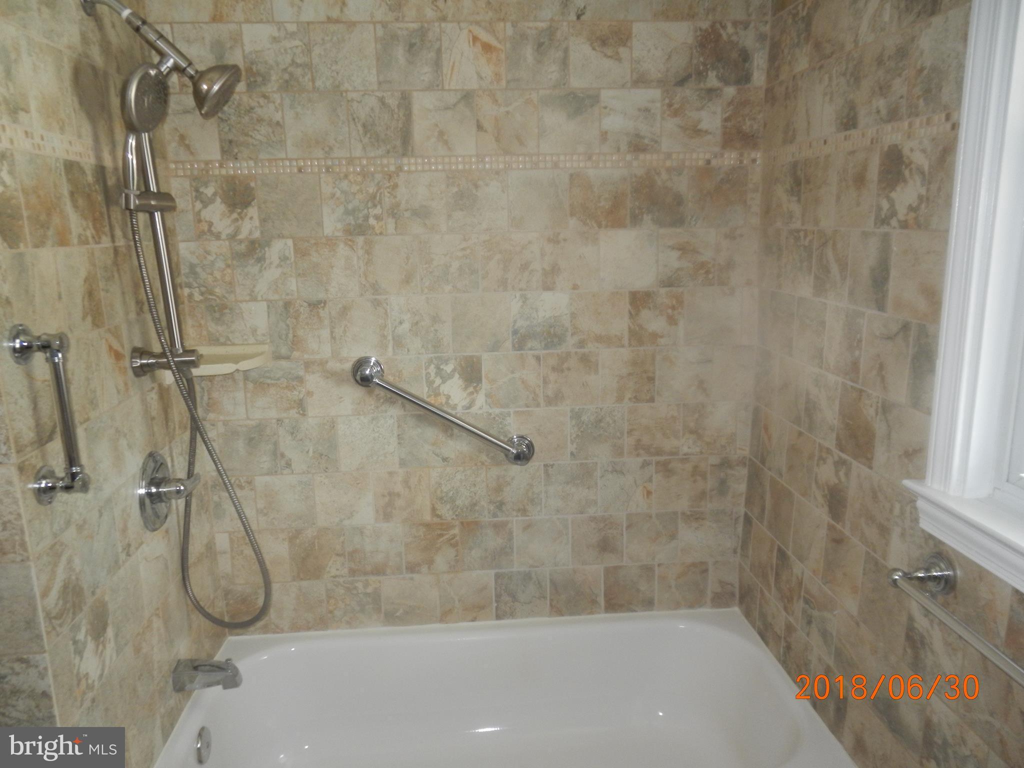 119 Wiltshire Road Baltimore, MD 21221 - Photo 14 of 23 Bath