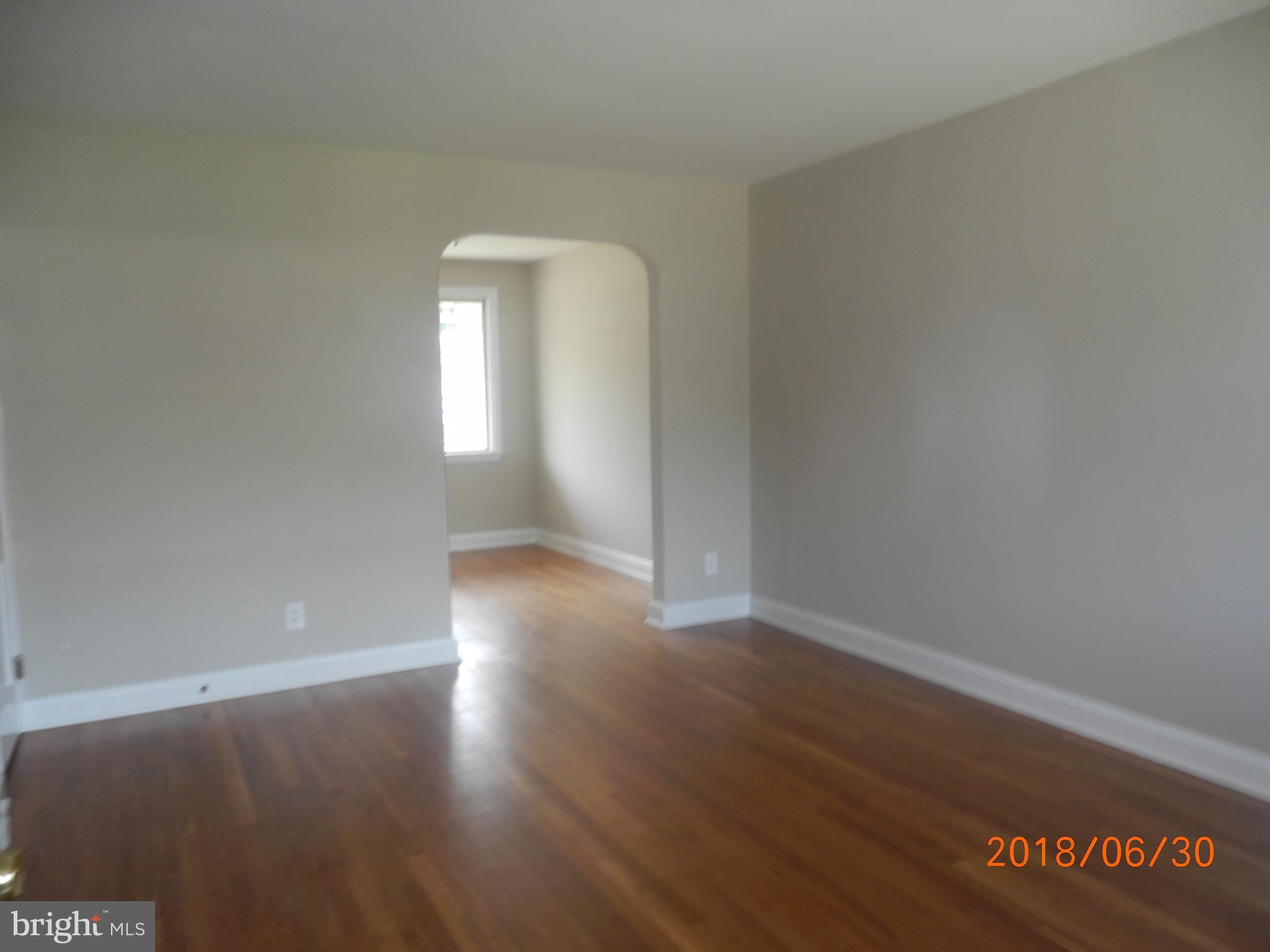 119 Wiltshire Road Baltimore, MD 21221 - Photo 2 of 23 Living Room