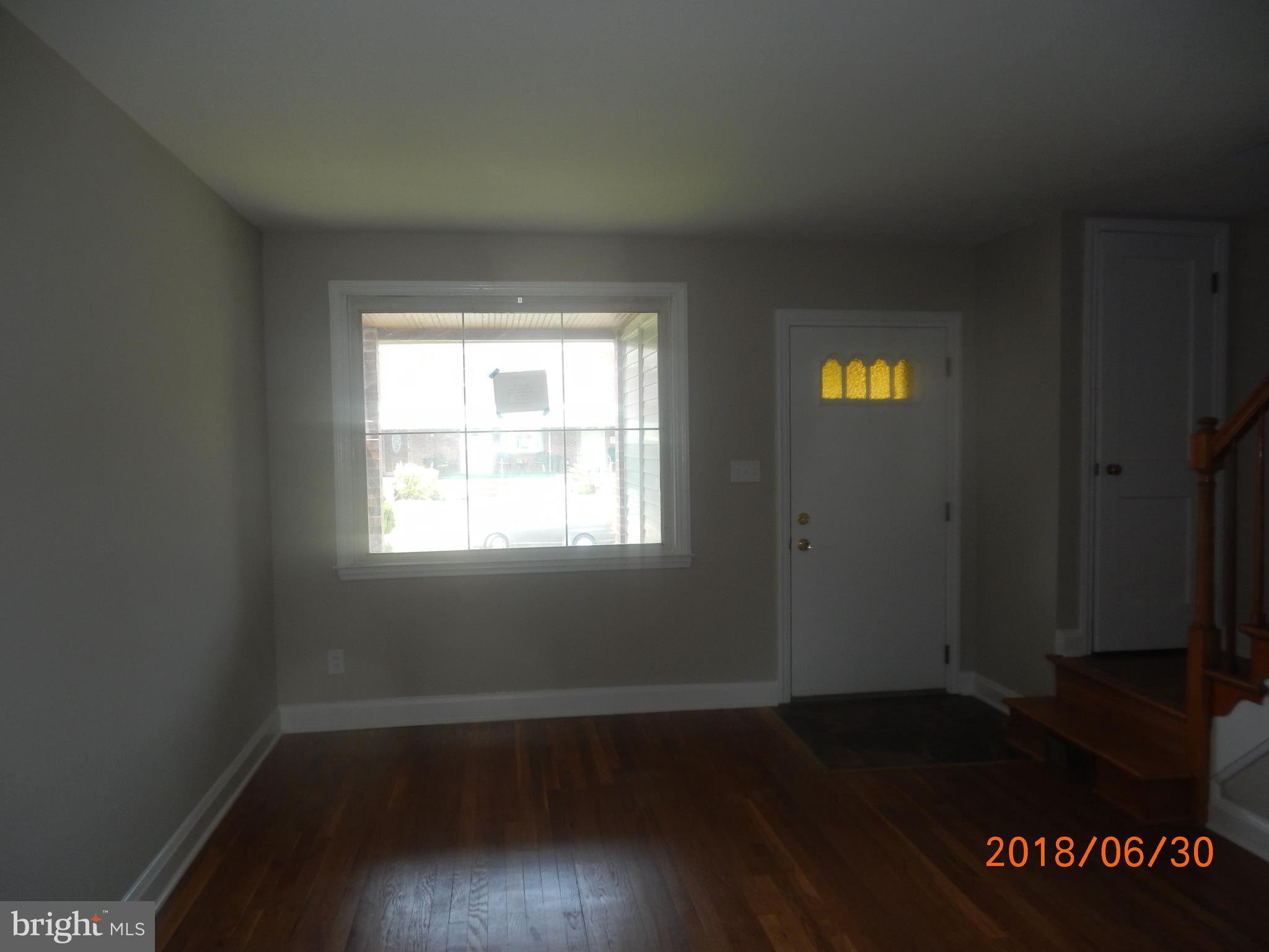 119 Wiltshire Road Baltimore, MD 21221 - Photo 3 of 23 Living Room