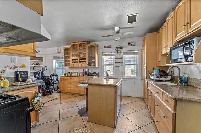 a kitchen that has a lot of cabinets in it