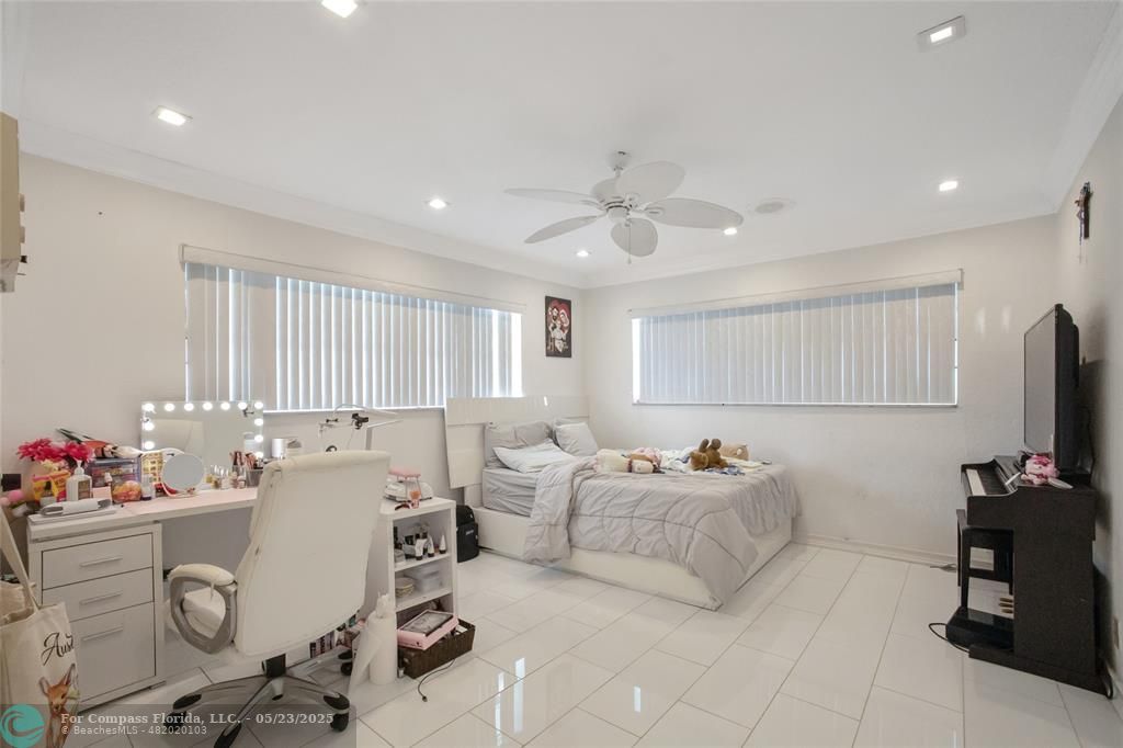 1311 Northeast 27th Way Pompano Beach, FL 33062 - Photo 25 of 58 a living room with furniture and a flat screen tv