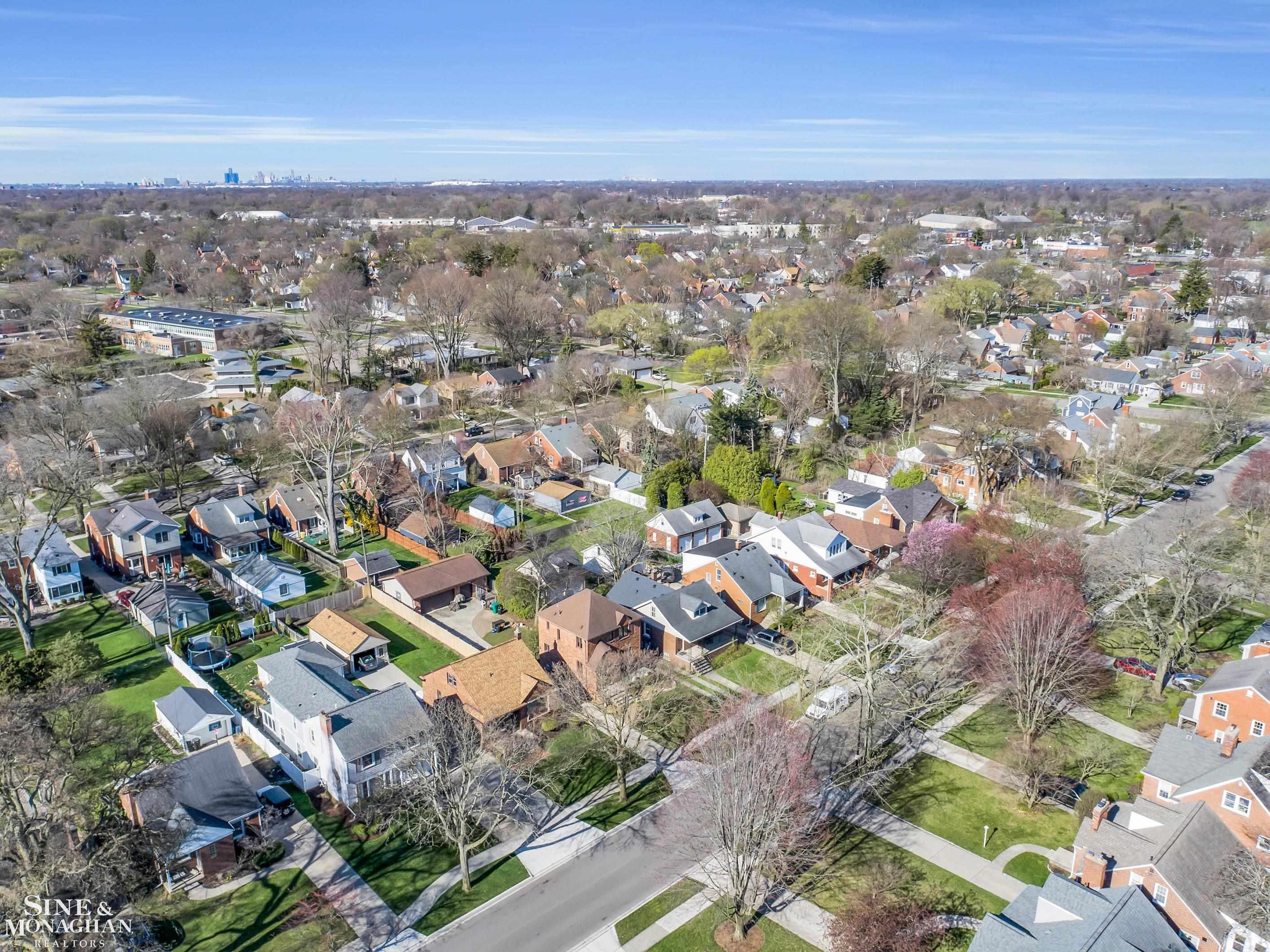 347 Ridgemont Road Grosse Pointe, MI 48236 - Photo 47 of 77 50139299-2fdf0dd4-8f93-46b3-b7ef-1134621be0eb.JPG