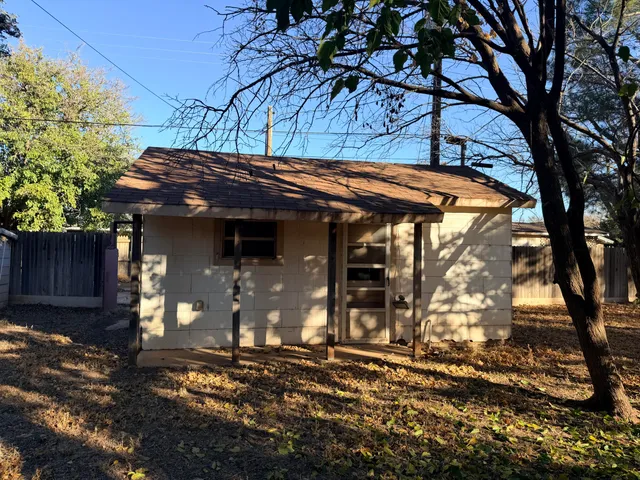 $139,900 | 2412 Lockwood Street, Tahoka, TX 79373