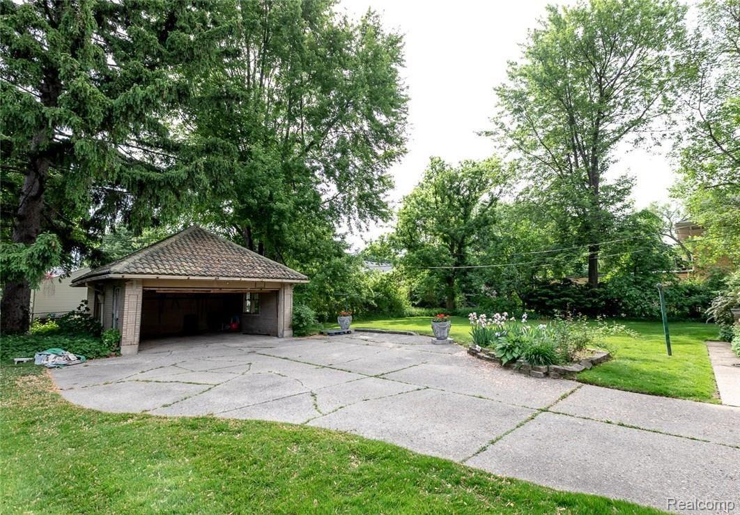 1008 Devonshire Road Grosse Pointe, MI 48230 - Photo 4 of 35 1008Devonshire-108.jpg