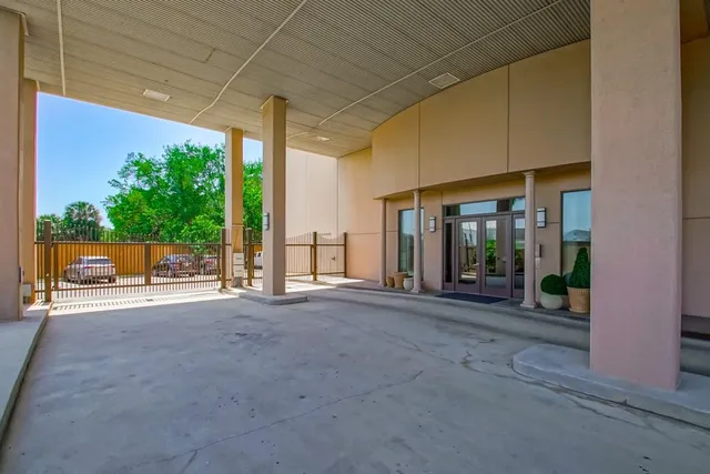 $1,350,000 | 232 Lake Marina Avenue, Unit 8A, New Orleans, LA 70124