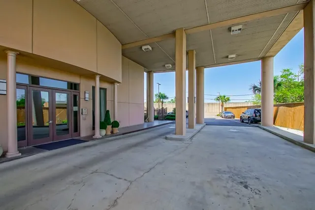 $1,350,000 | 232 Lake Marina Avenue, Unit 8A, New Orleans, LA 70124