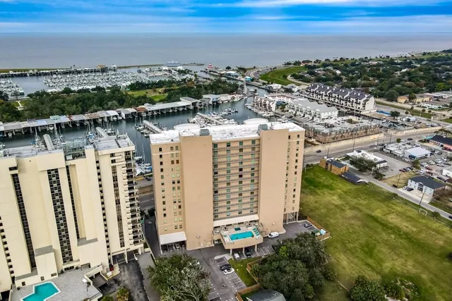 $1,350,000 | 232 Lake Marina Avenue, Unit 8A, New Orleans, LA 70124