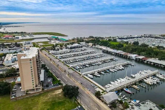 $1,350,000 | 232 Lake Marina Avenue, Unit 8A, New Orleans, LA 70124