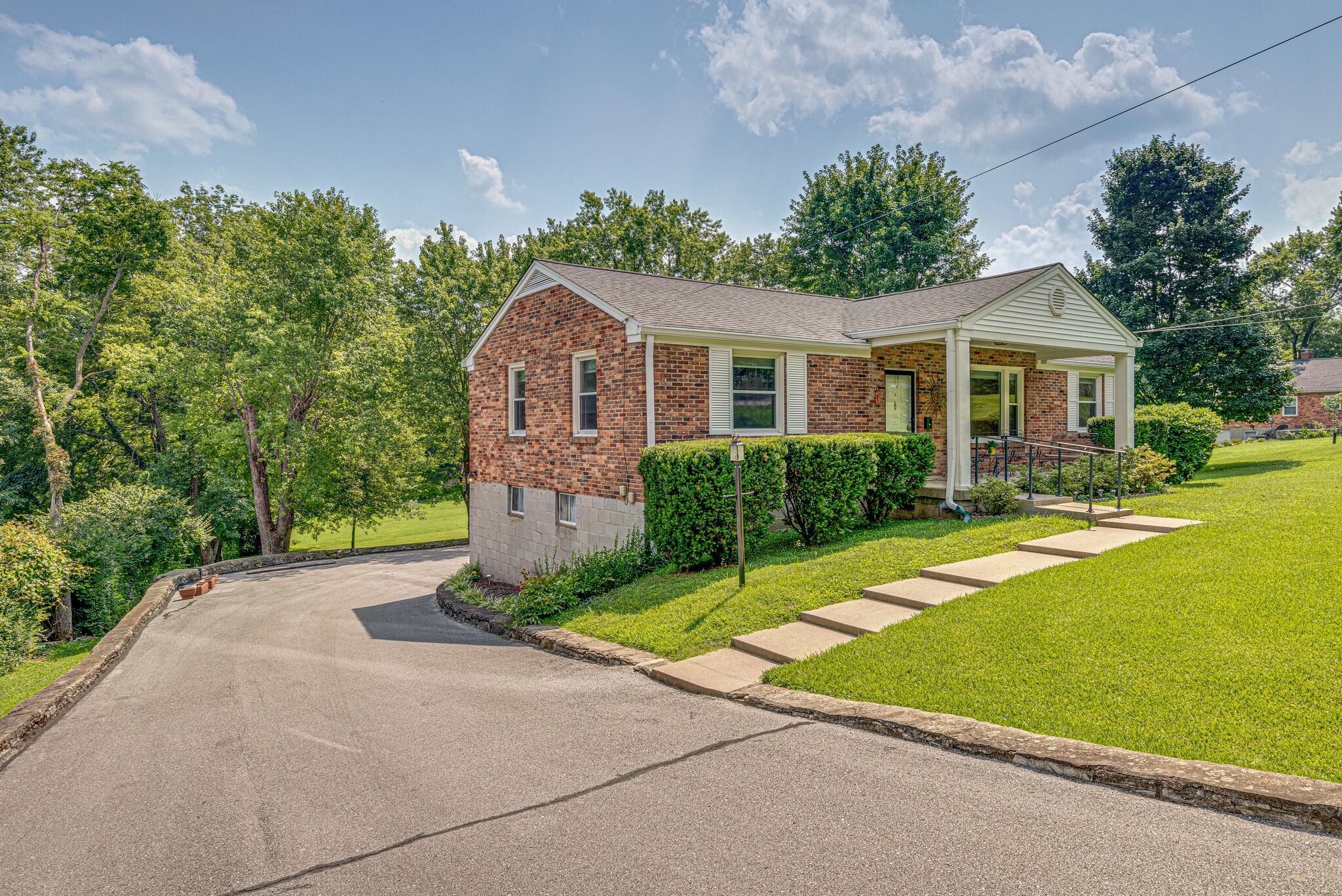 525 Crieve Road Nashville, TN 37220 - Photo 4 of 28 Gallery Image 4
