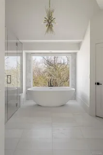 a view of entryway with window