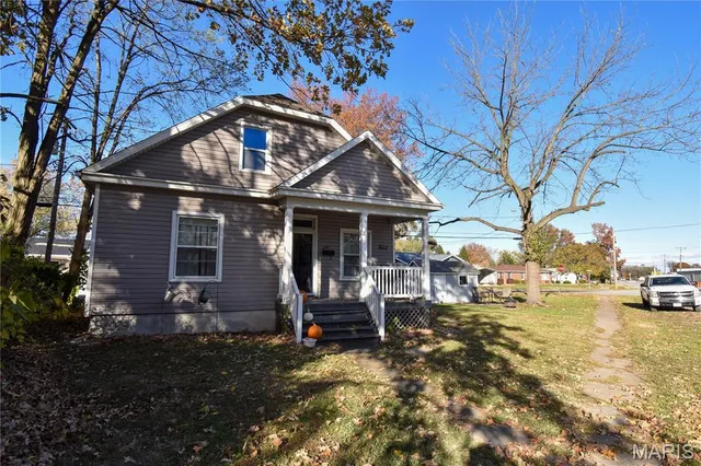 $99,900 | 619 East Main Street, Staunton, IL 62088