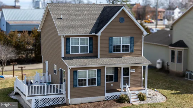 a house view with a outdoor space