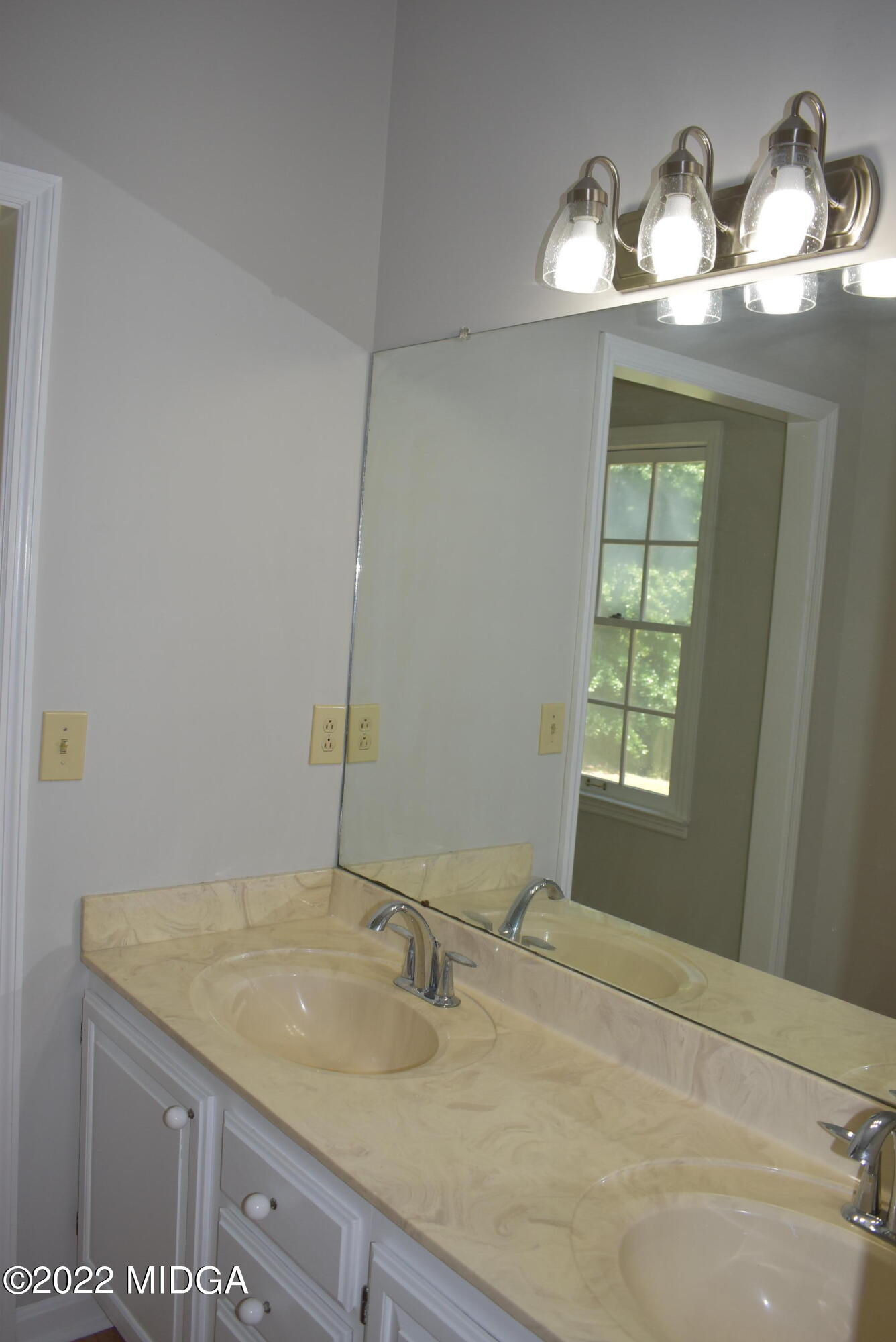 914 Lundy Terrace Macon, GA 31210 - Photo 12 of 15 a bathroom with a sink and a mirror