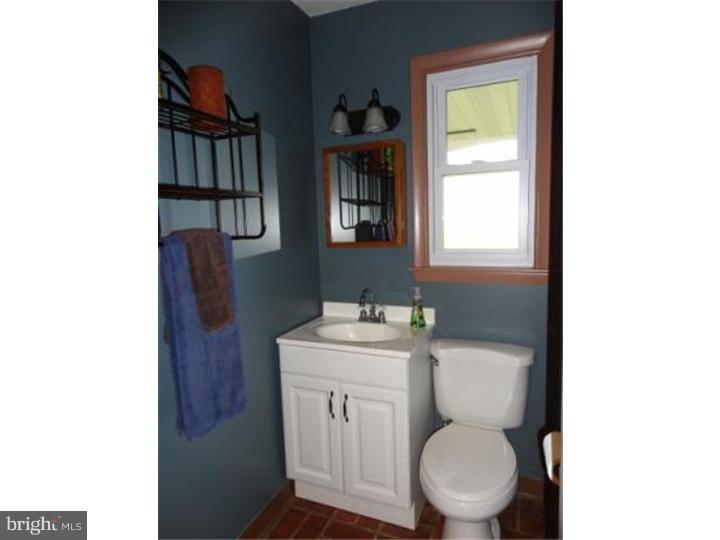 323 Walnuttown Road Fleetwood, PA 19522 - Photo 16 of 25 Bathroom