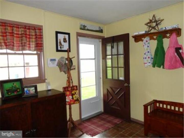 323 Walnuttown Road Fleetwood, PA 19522 - Photo 3 of 25 Foyer