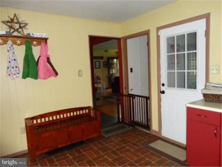 323 Walnuttown Road Fleetwood, PA 19522 - Photo 8 of 25 Foyer