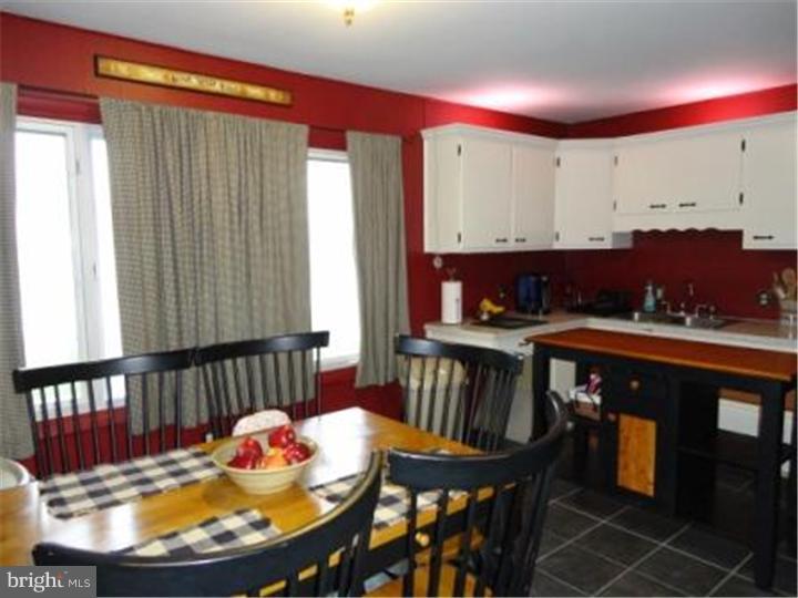 323 Walnuttown Road Fleetwood, PA 19522 - Photo 9 of 25 Kitchen