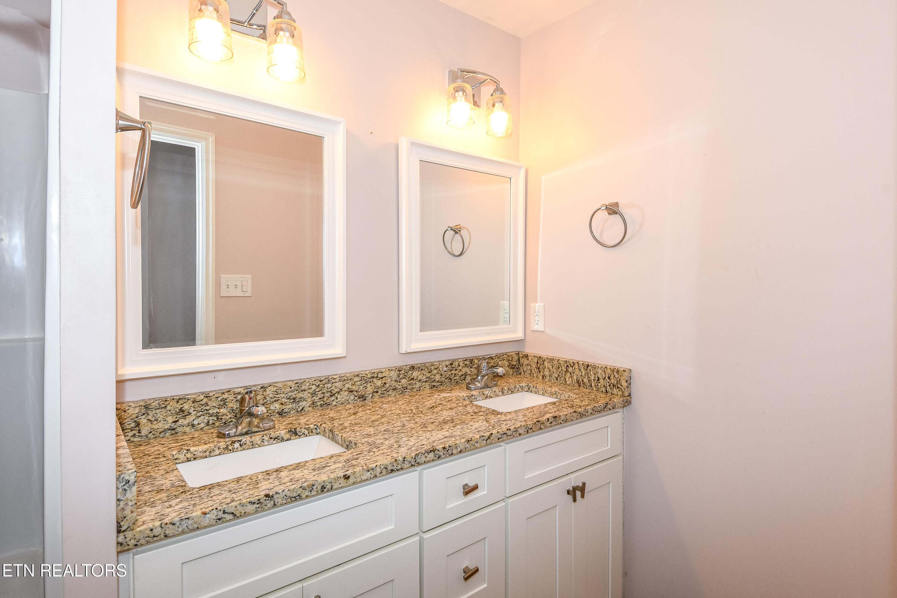 617 Patterson Road Walland, TN 37886 - Photo 19 of 23 Master bath