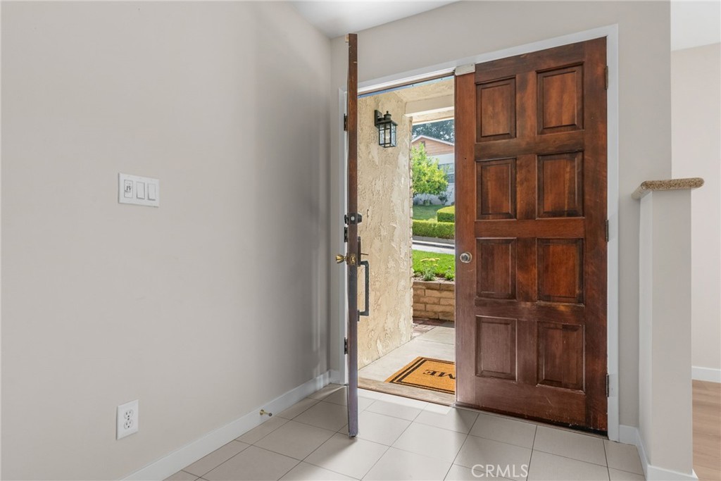 443 Woodbury Road Glendale, CA 91206 - Photo 7 of 48 Front Entry