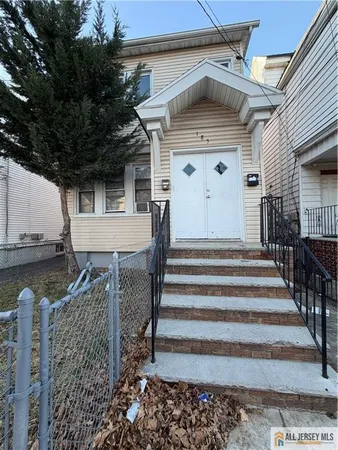$2,275 | 185 Linden Avenue, Unit 2, Irvington, NJ 07111