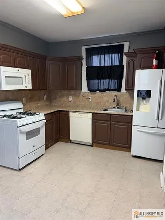 $2,275 | 185 Linden Avenue, Unit 2, Irvington, NJ 07111