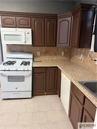 $2,275 | 185 Linden Avenue, Unit 2, Irvington, NJ 07111