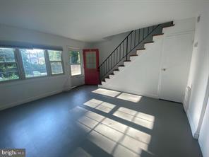 32 South Monroe Road Annapolis, MD 21402 - Photo 3 of 13 Living Room-vacant