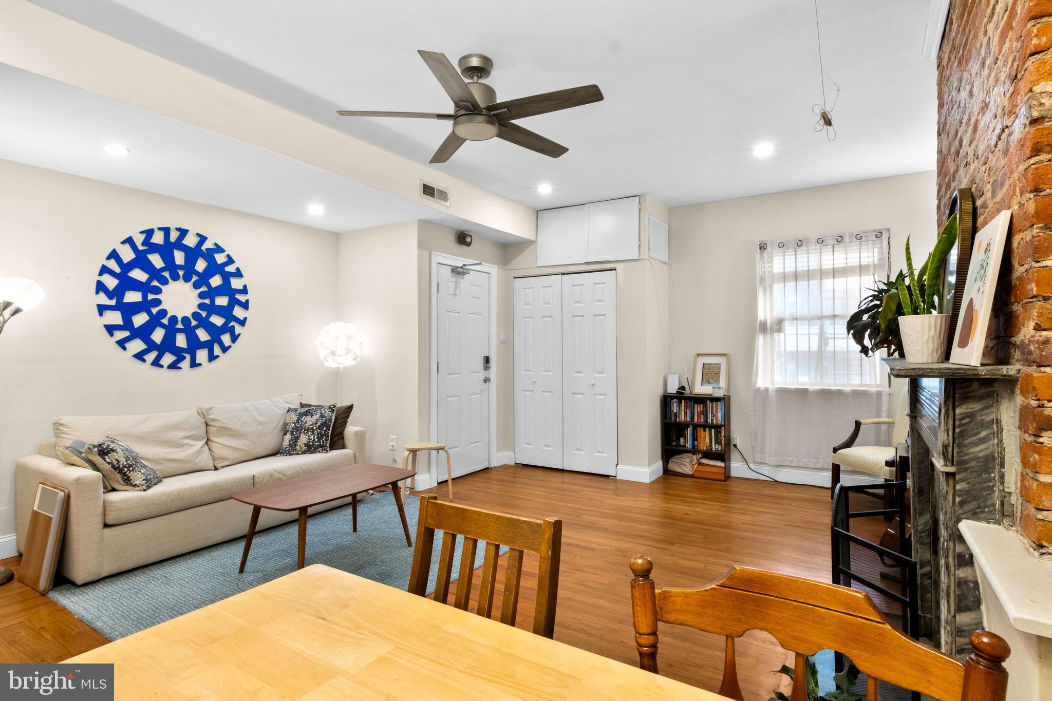 1121 Walnut Street Philadelphia, PA 19107 - Photo 25 of 38 a living room with furniture