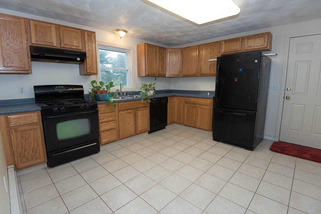 58 Cheyenne Road Worcester, MA 01606 - Photo 10 of 29 Gallery Image 10