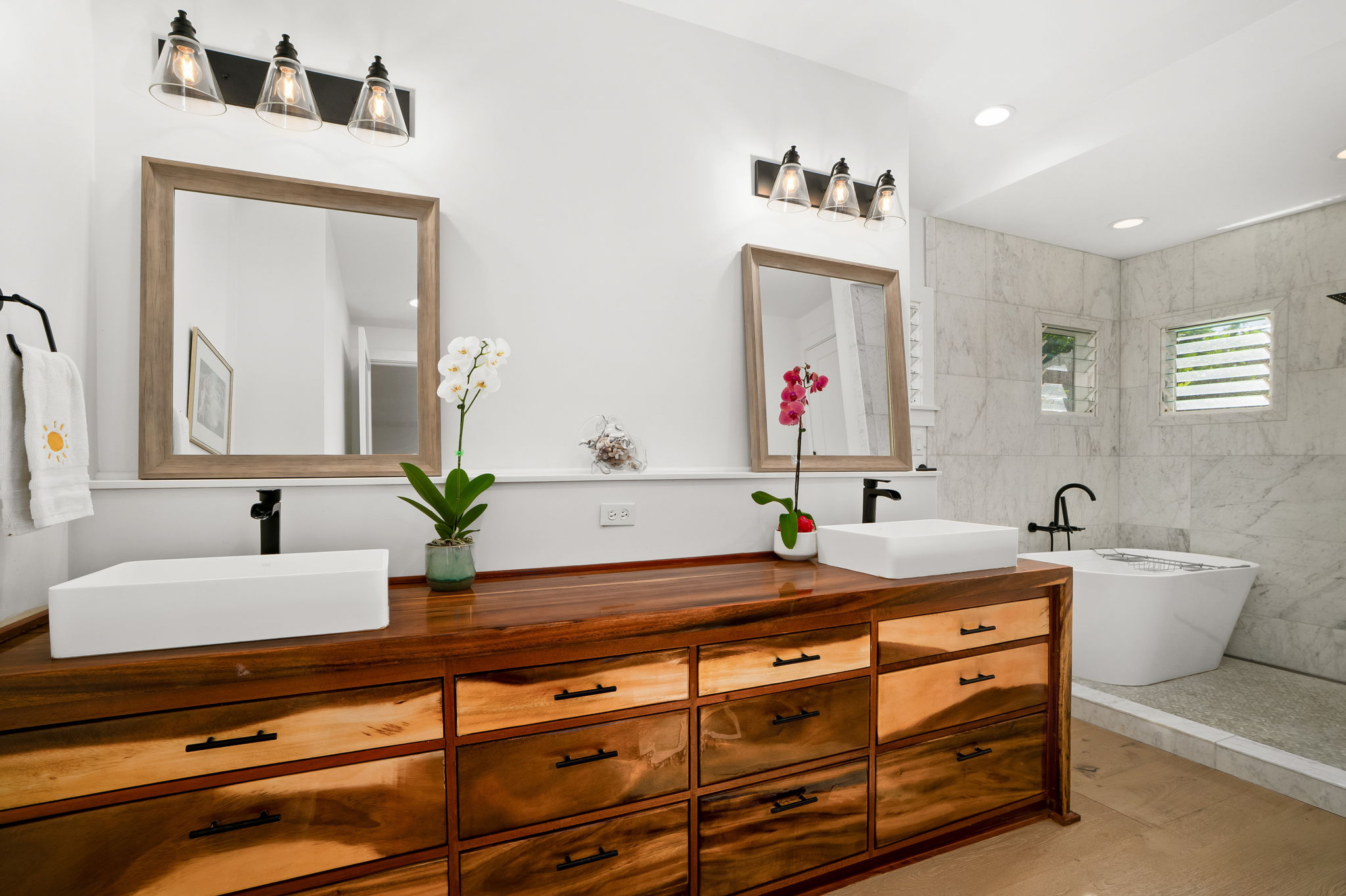 7330 Alealea Road Hanalei, HI 96714 - Photo 11 of 24 a bathroom with a sink and a mirror