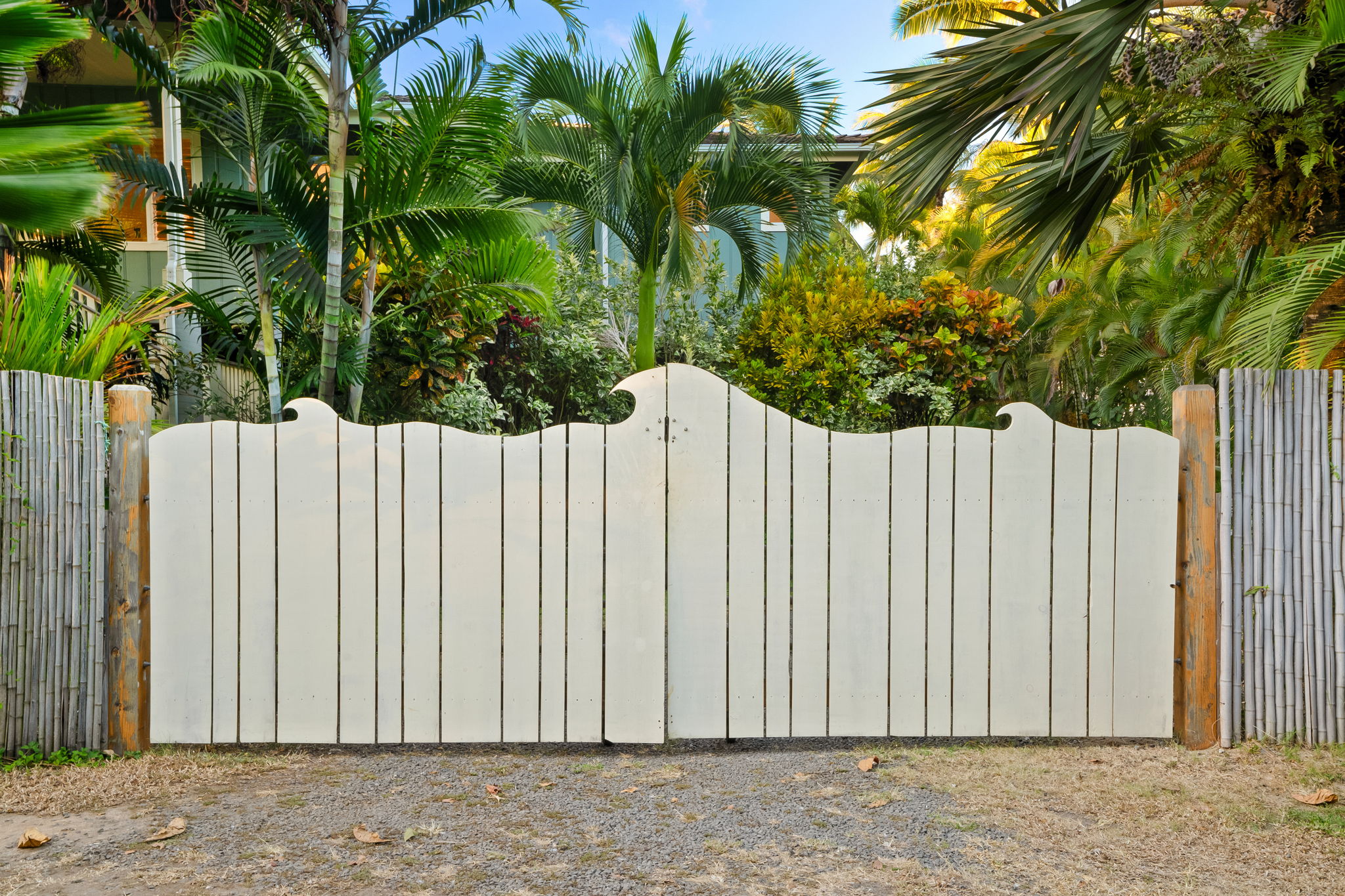 7330 Alealea Road Hanalei, HI 96714 - Photo 24 of 24 a view of a wooden fence