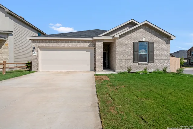 $2,250 | 8002 Kingfisher Landing, San Antonio, TX 78253