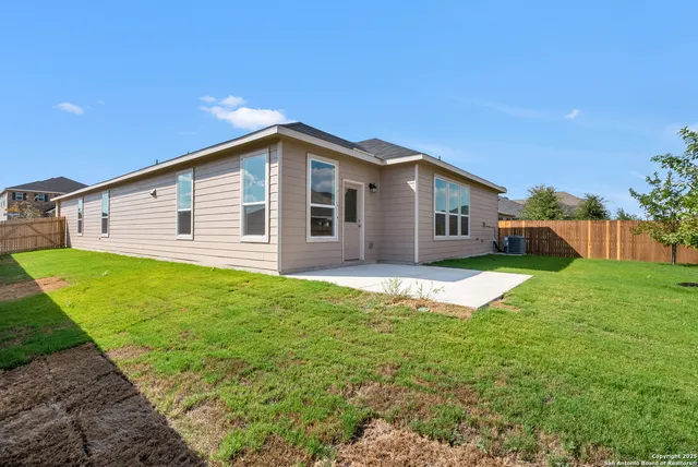 $2,250 | 8002 Kingfisher Landing, San Antonio, TX 78253