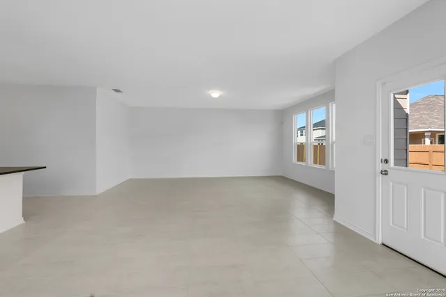 $2,250 | 8002 Kingfisher Landing, San Antonio, TX 78253