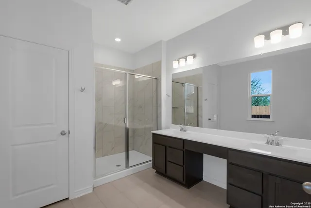 $2,250 | 8002 Kingfisher Landing, San Antonio, TX 78253