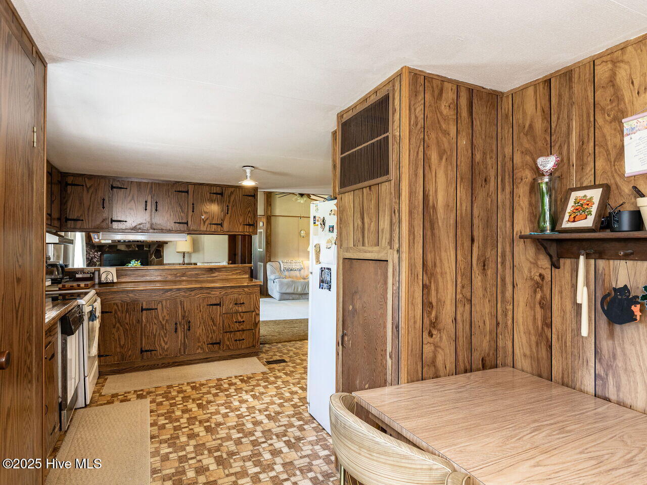 3566 North McCullen Road Faison, NC 28341 - Photo 14 of 28 014-1280x960-breakfast-kitchen