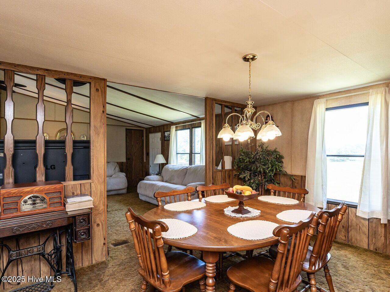 3566 North McCullen Road Faison, NC 28341 - Photo 10 of 28 010-1280x960-dining-area