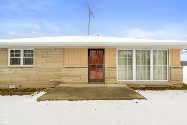 $350,000 | 6742 East County Road 900 North, Seymour, IN 47274