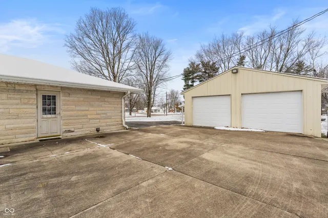 $350,000 | 6742 East County Road 900 North, Seymour, IN 47274