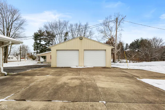 $350,000 | 6742 East County Road 900 North, Seymour, IN 47274