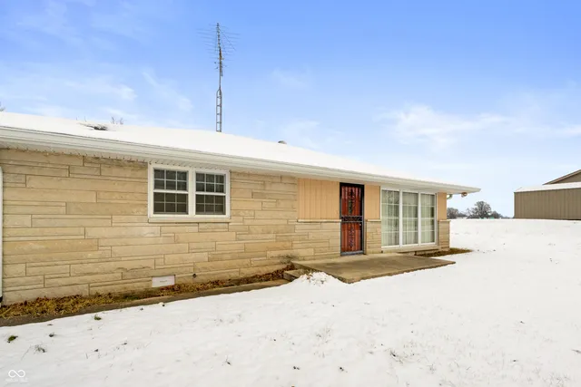 $350,000 | 6742 East County Road 900 North, Seymour, IN 47274
