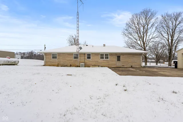 $350,000 | 6742 East County Road 900 North, Seymour, IN 47274
