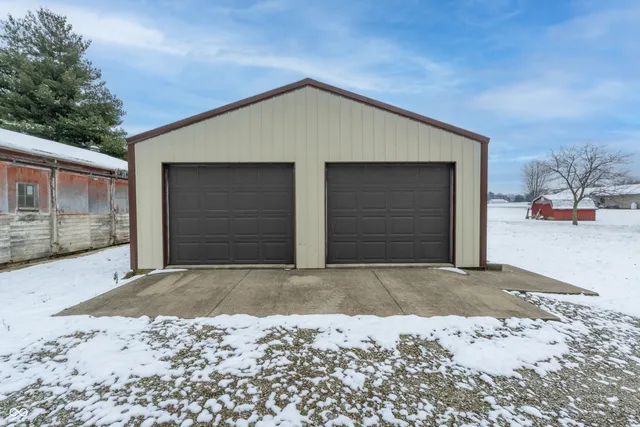 $350,000 | 6742 East County Road 900 North, Seymour, IN 47274