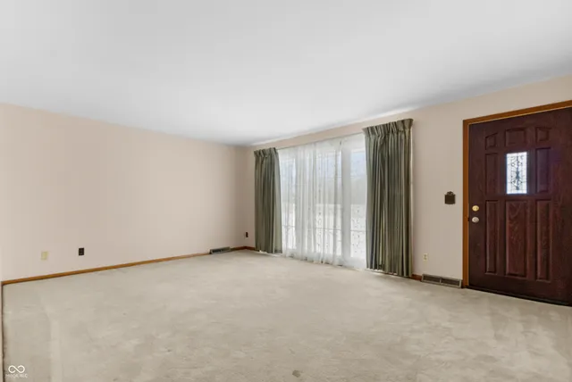 $350,000 | 6742 East County Road 900 North, Seymour, IN 47274