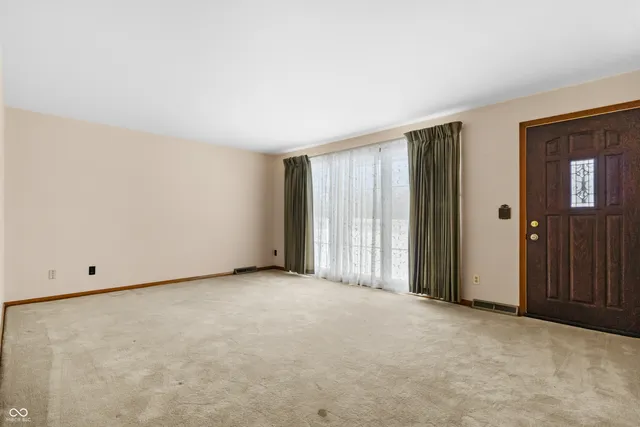 $350,000 | 6742 East County Road 900 North, Seymour, IN 47274