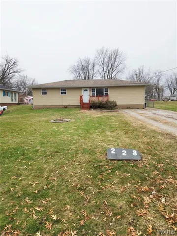 $190,000 | 228 Willowrun Drive, Moro, IL 62067